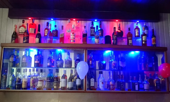 Deluxe Bar & Restaurant